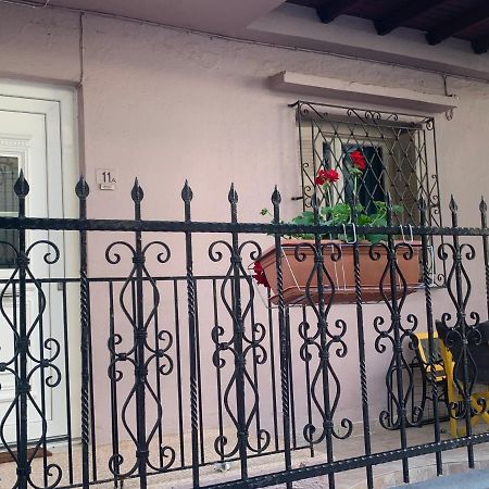 Lovely Place With Veranda Appartement Larissa Buitenkant foto