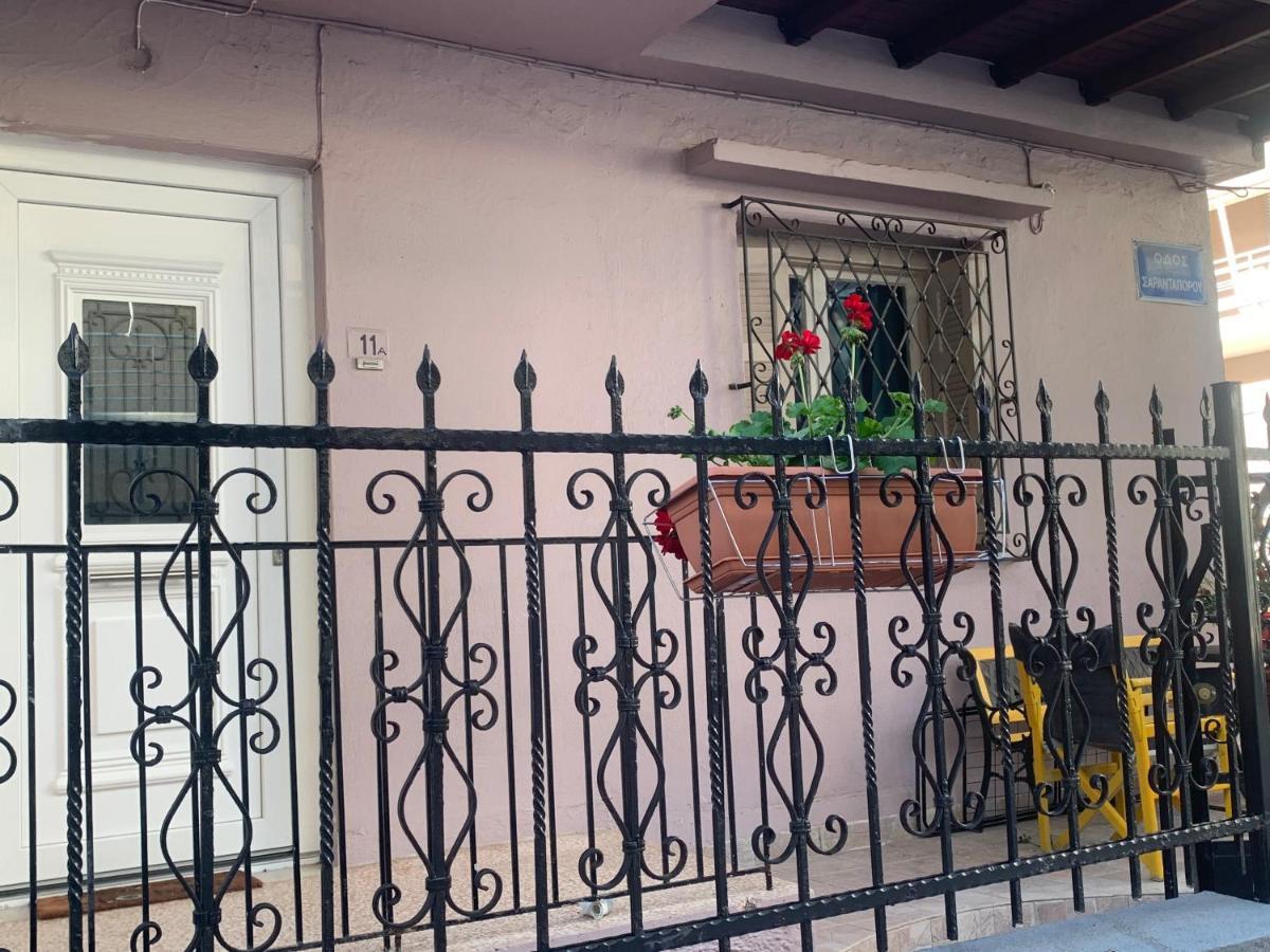 Lovely Place With Veranda Appartement Larissa Buitenkant foto